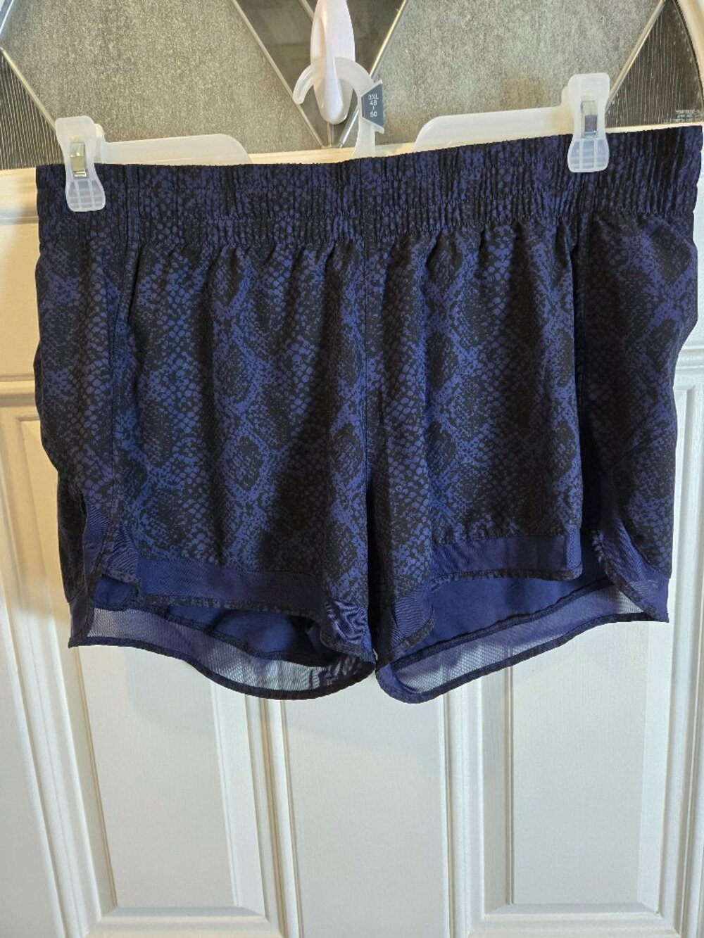 Athleta Mesh Racer Run Short 4" Large Blue Snake Print Athletic Shorts